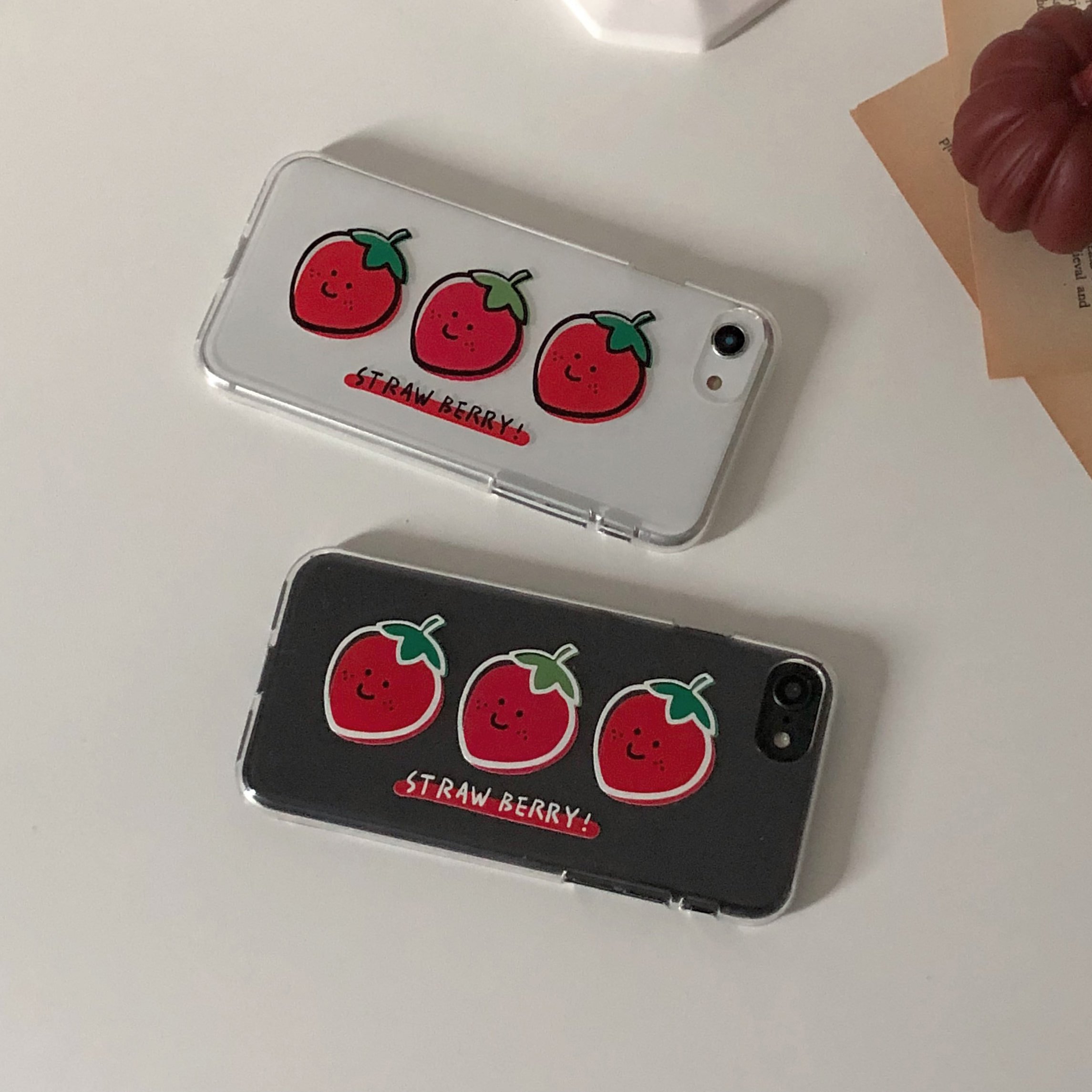 Three strawberries (젤리)
